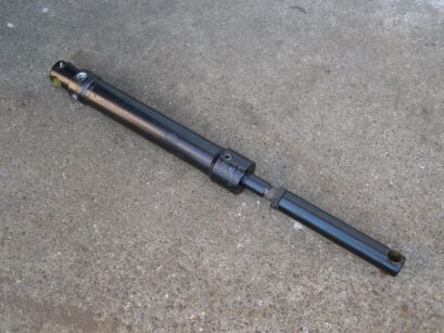 Siłownik dł. 455 mm