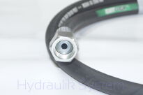 Wąż hydrauliczny jednooplotowy fi 8 L- 1300 końcówki proste 3/8