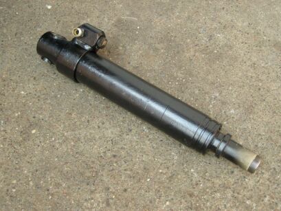 Siłownik dł. 390 mm