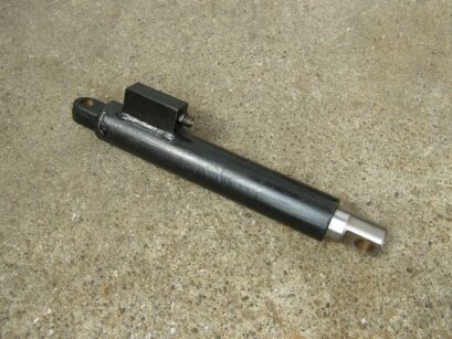 Siłownik dł. 450 mm