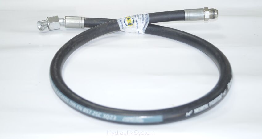 Wąż hydrauliczny dwuoplotowy fi 13 L- 1260 końcówka kąt 90 7/8